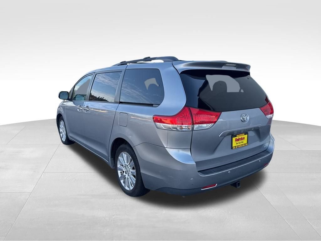 Used 2012 Toyota Sienna XLE image 38