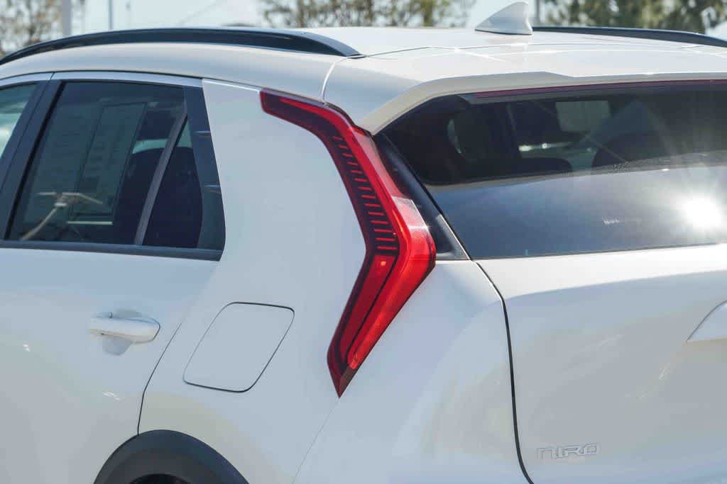 Certified 2023 Kia Niro EX FWD image 7