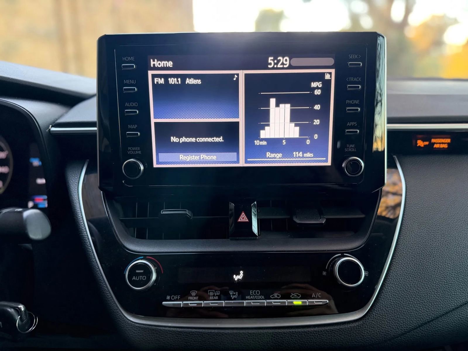 Used 2020 Toyota Corolla LE image 11