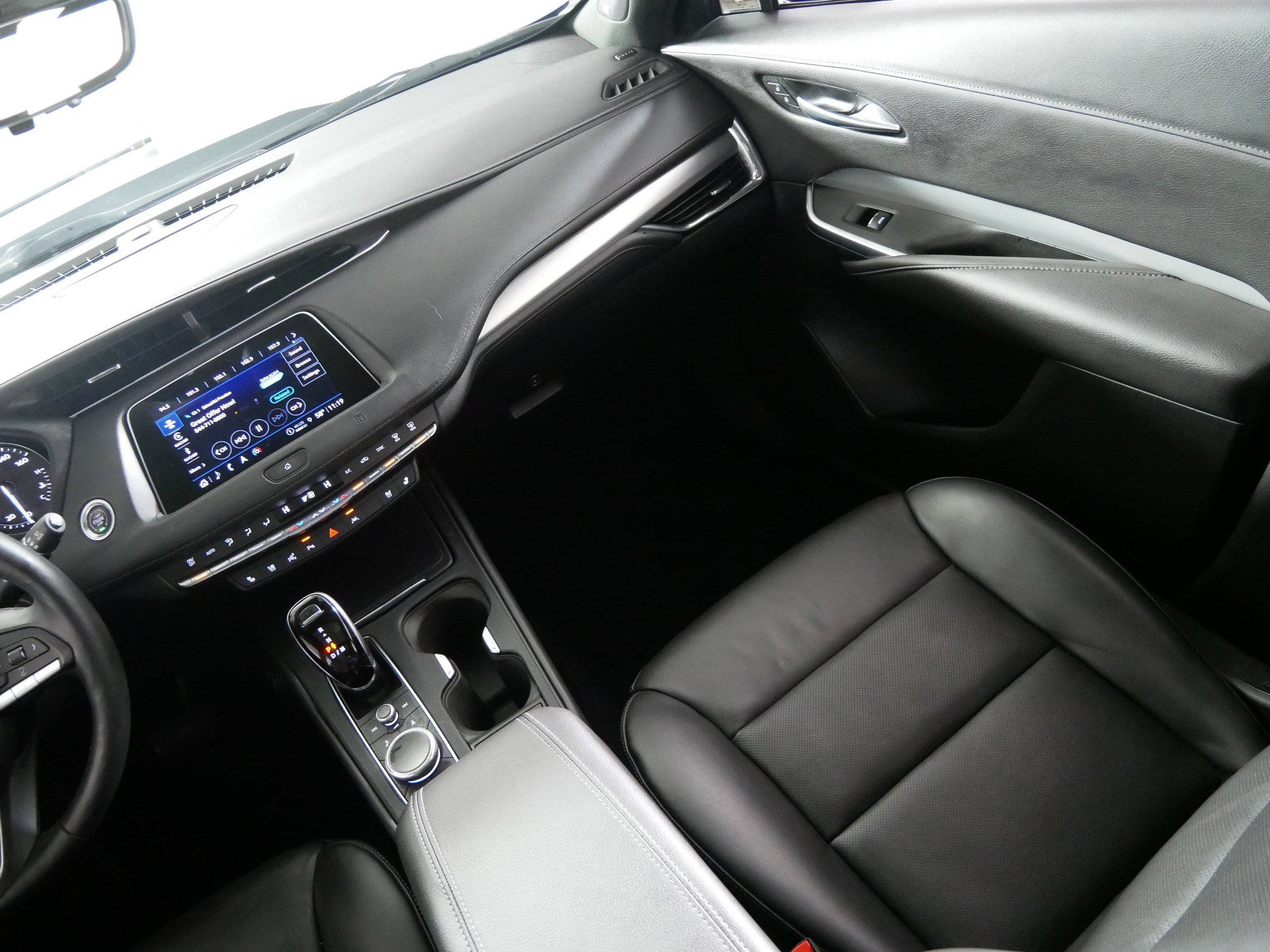 Used 2021 Cadillac XT4 Premium Luxury image 11