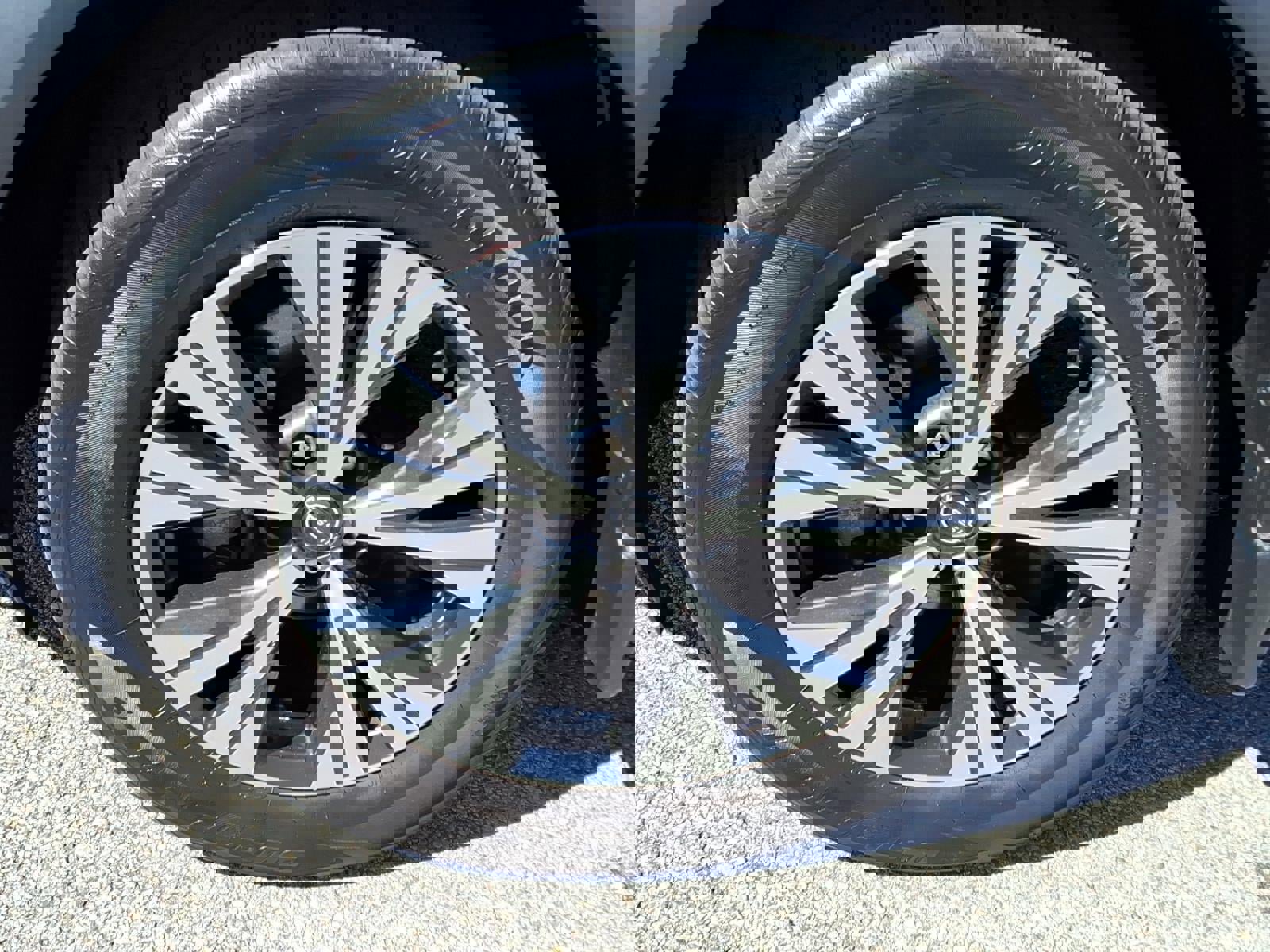 Used 2023 Nissan Rogue SV image 5