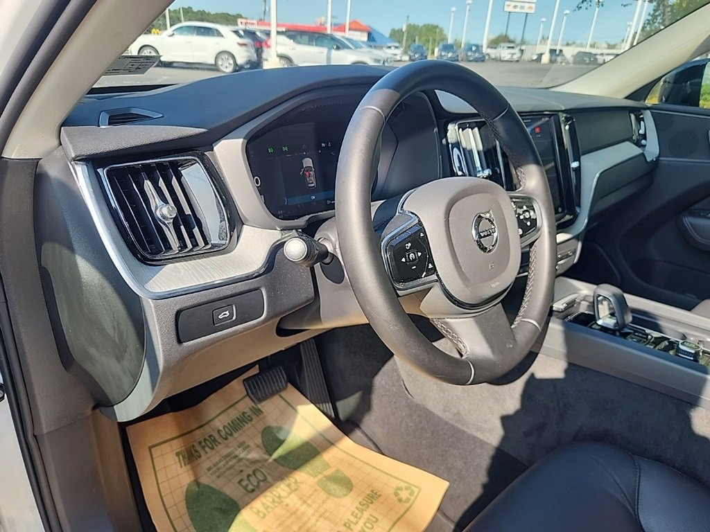 Certified 2025 Volvo XC60 B5 Plus image 21