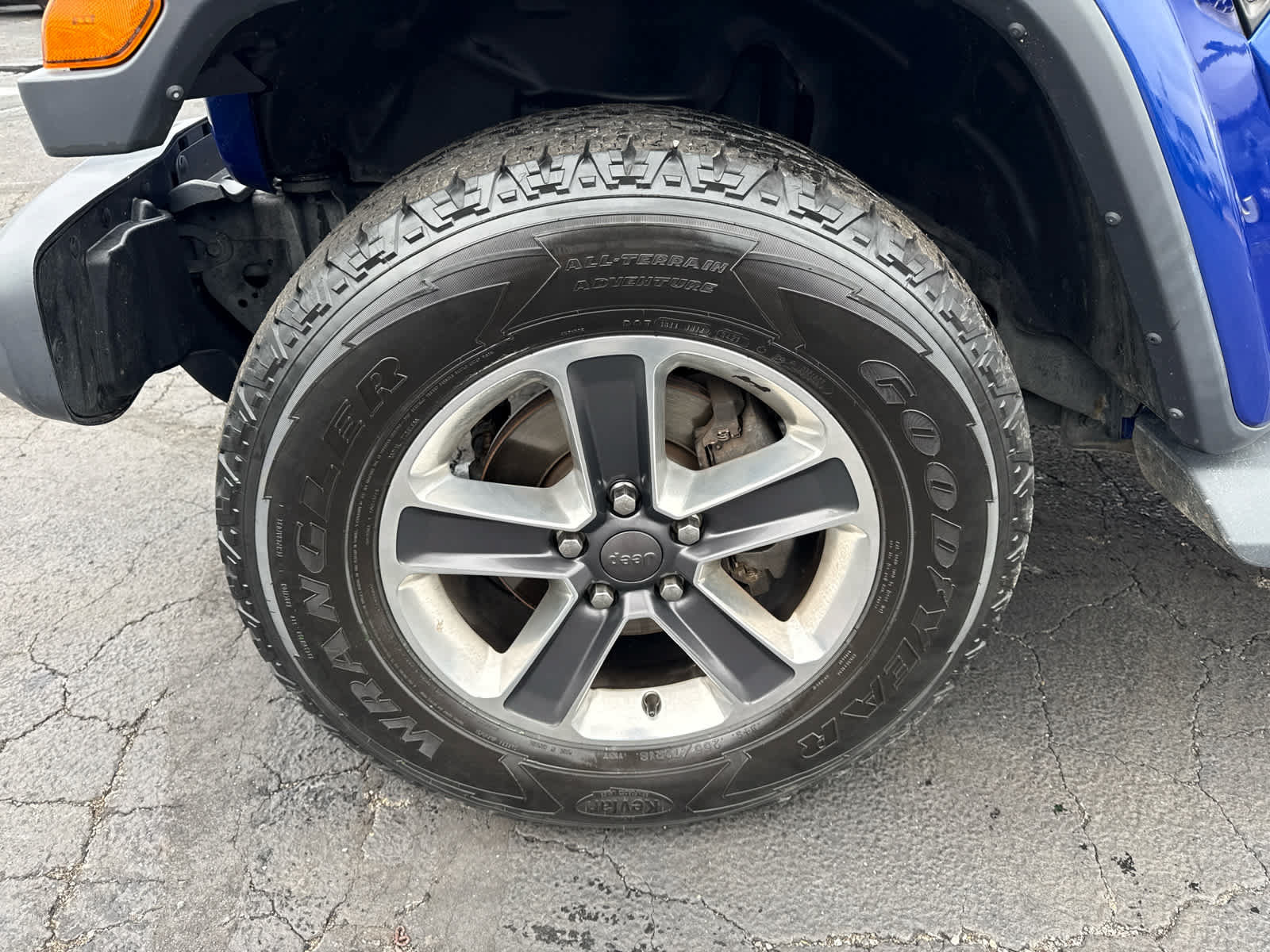 Used 2019 Jeep Wrangler Unlimited Sahara w/ Safety Group AWD/4WD image 9