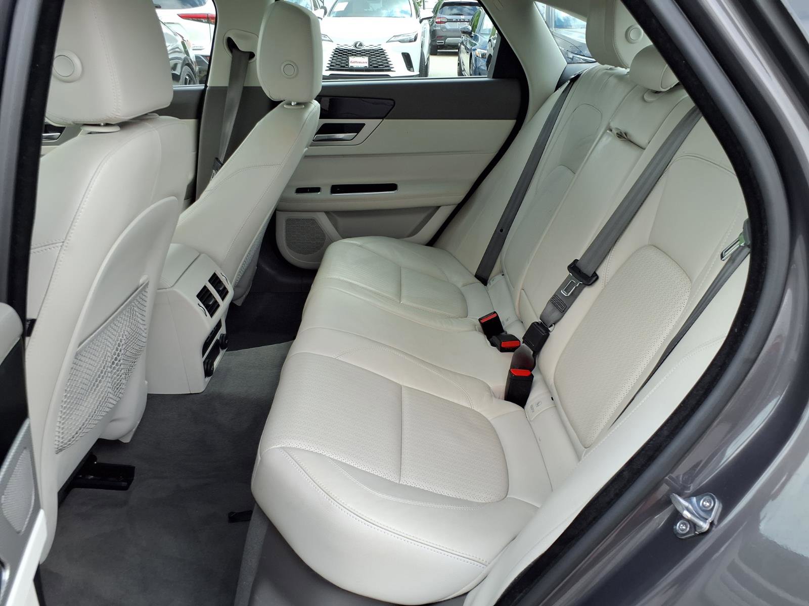 Used 2016 Jaguar XF Prestige image 18