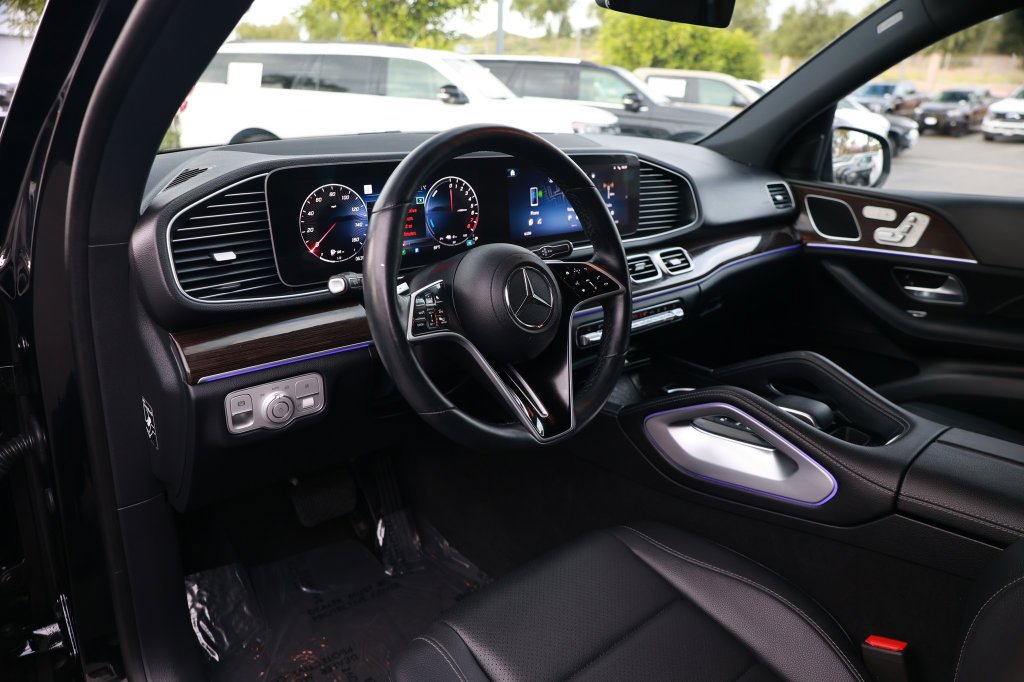 Used 2025 Mercedes-Benz GLE 450e 4MATIC w/ Driver Assistance Package image 14