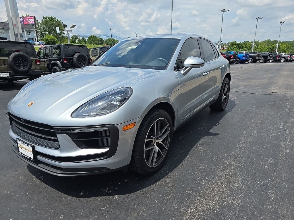 Used 2022 Porsche Macan S w/ Premium Package image 3