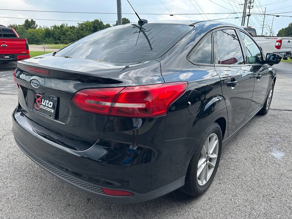 Used 2017 Ford Focus SE FWD image 3