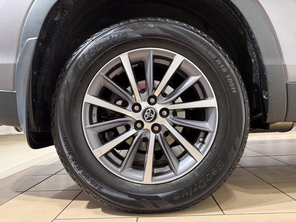 Certified 2019 Toyota Highlander XLE AWD/4WD image 9