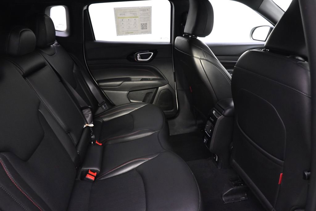 Used 2025 Jeep Compass Trailhawk image 18