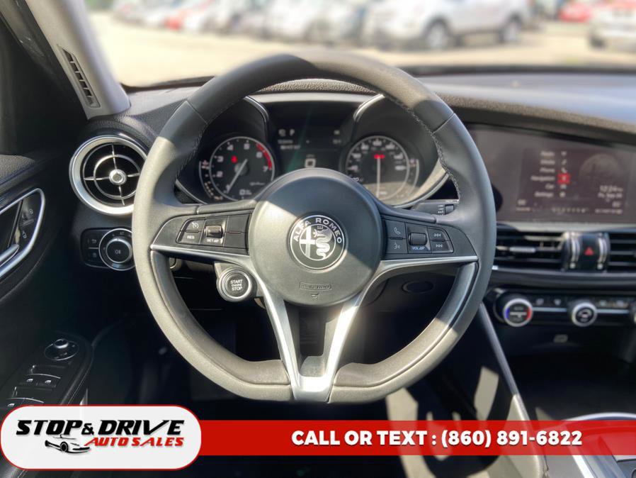 Used 2018 Alfa Romeo Giulia image 15
