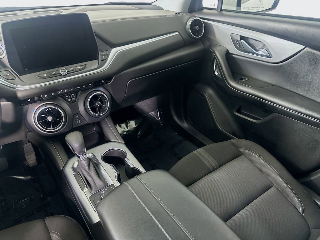 Used 2024 Chevrolet Blazer LT FWD image 19