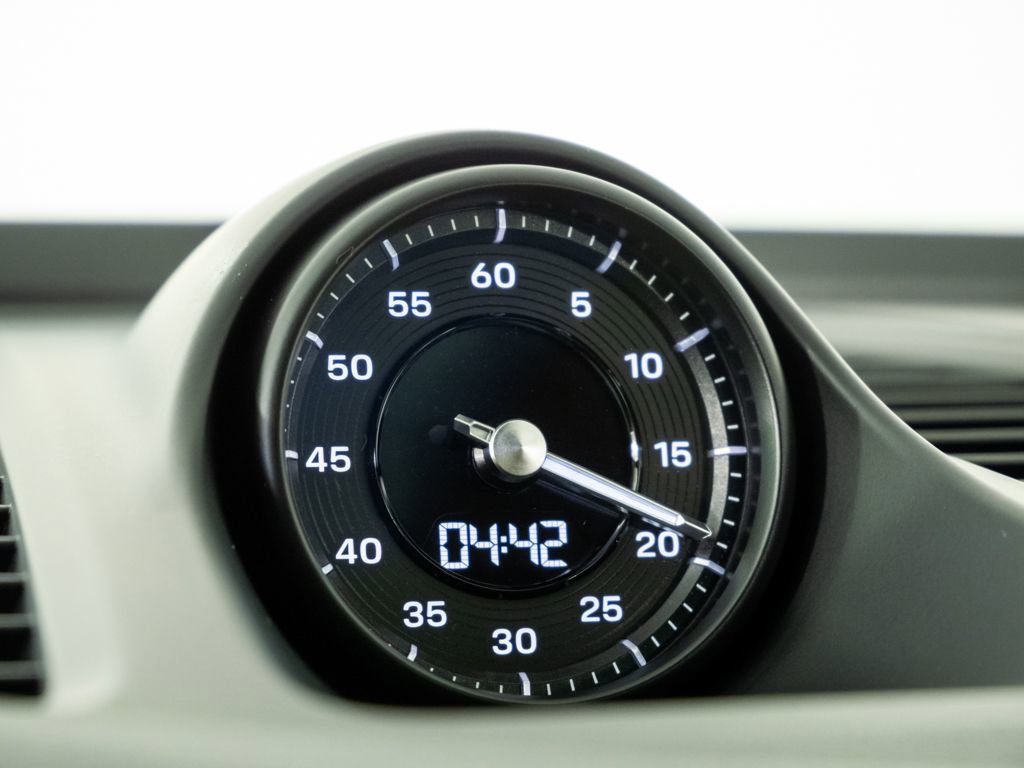 Certified 2024 Porsche Macan 4 Electric AWD/4WD image 17