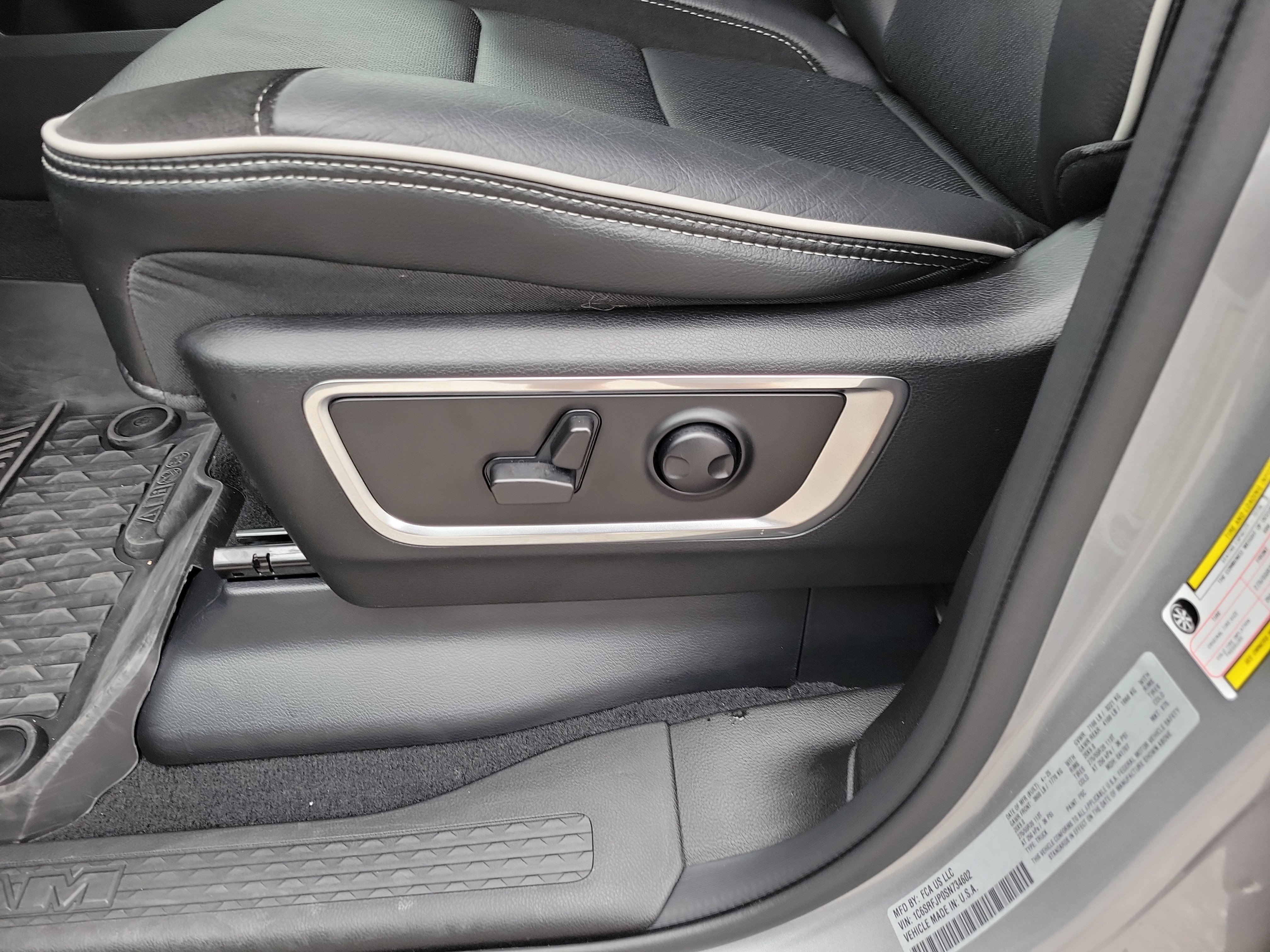 Used 2025 RAM 1500 Laramie image 9