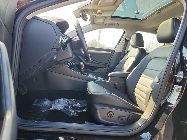 Used 2024 Volkswagen Jetta SE image 13