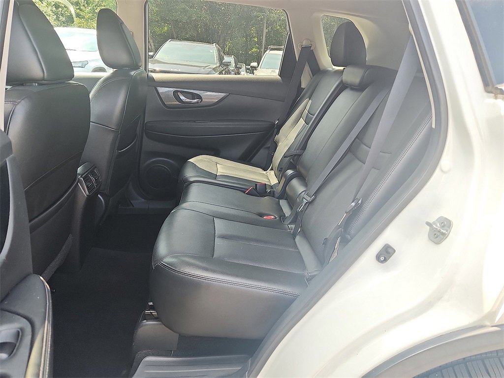 Used 2016 Nissan Rogue SL w/ SL Premium Package image 10