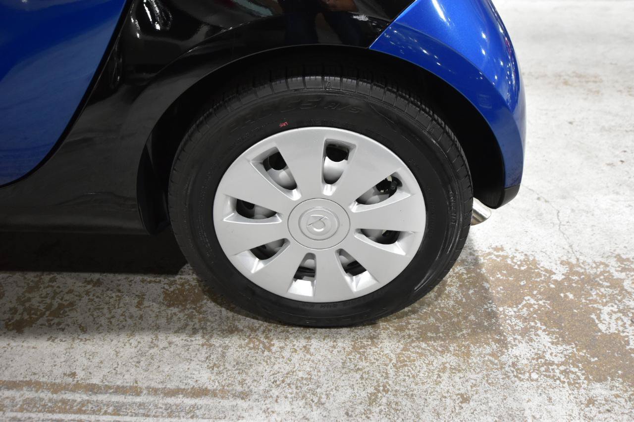 Used 2016 smart fortwo pure RWD image 31