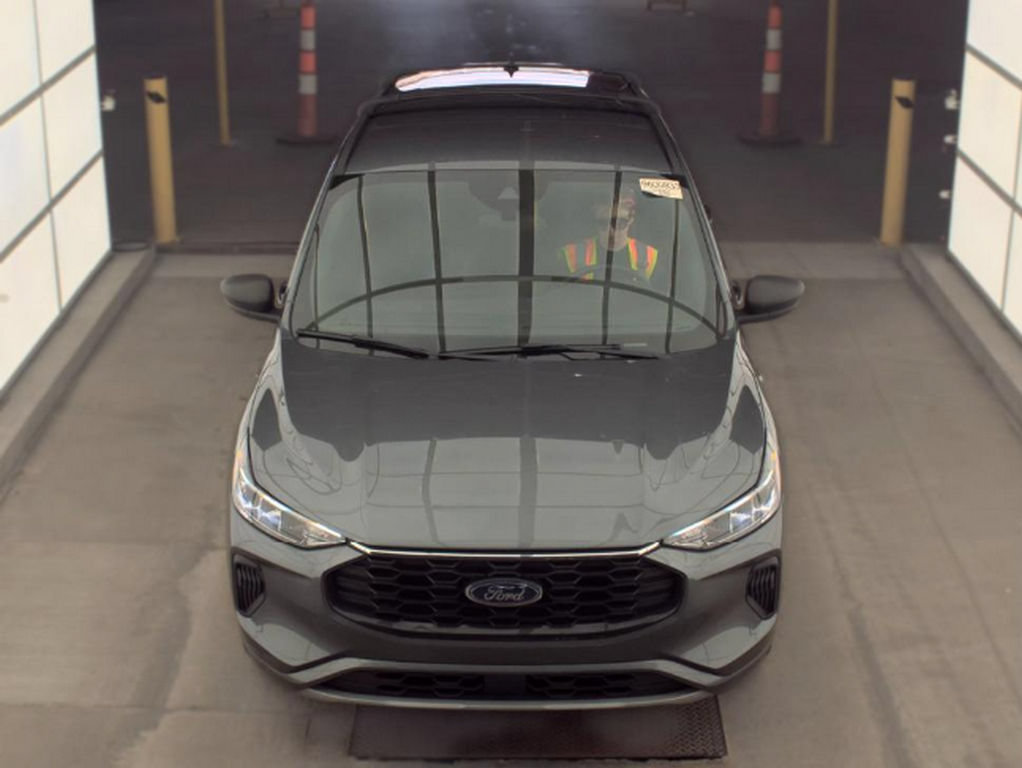 Used 2023 Ford Escape ST-Line w/ Tech Pack #1 FWD image 2