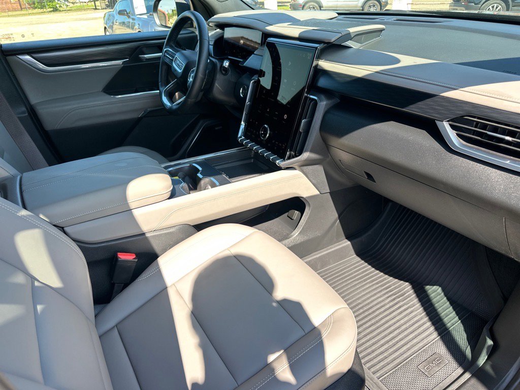 Used 2024 GMC Acadia Elevation w/ Luxury Package image 14