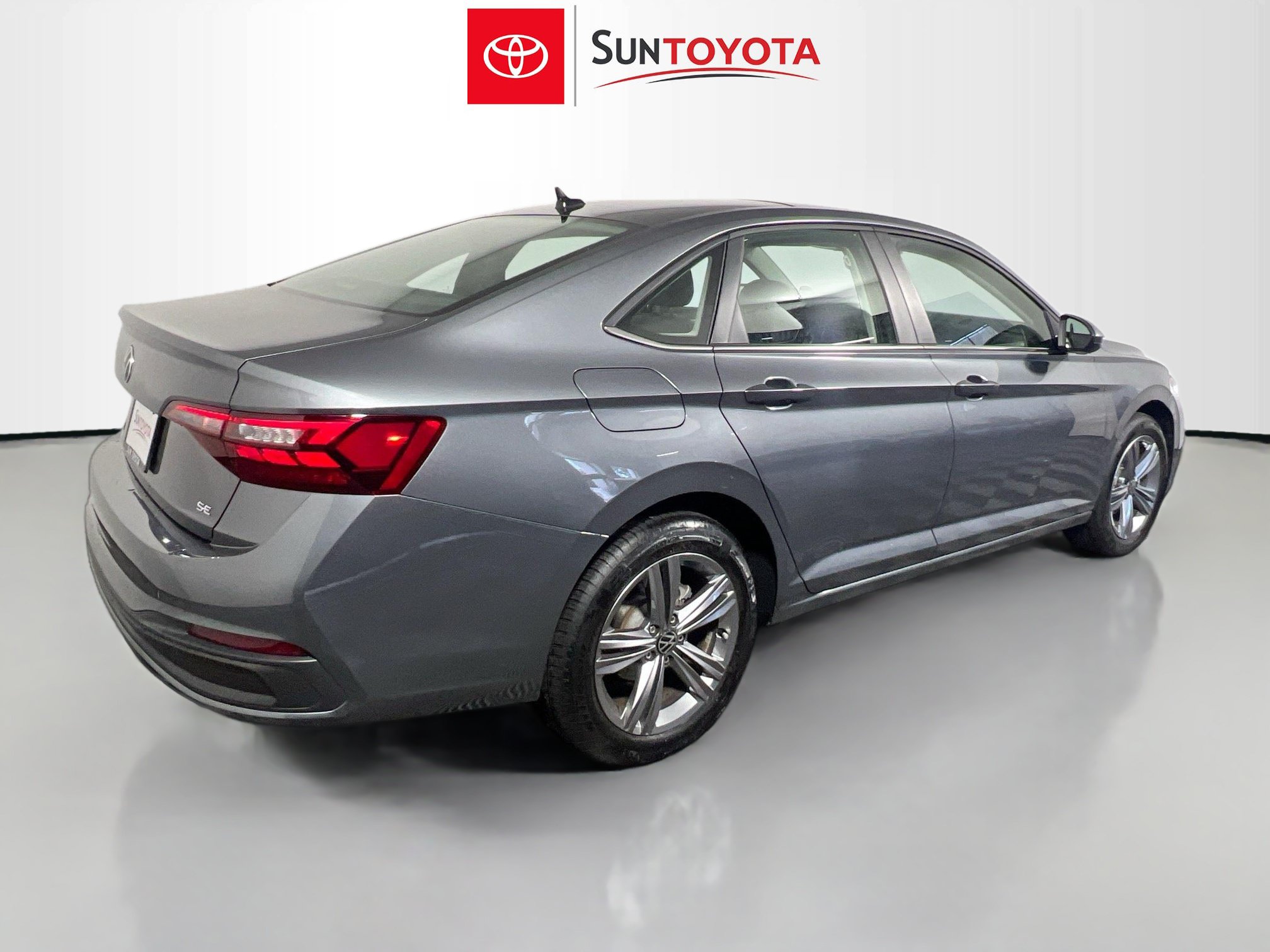 Used 2023 Volkswagen Jetta SE FWD image 4