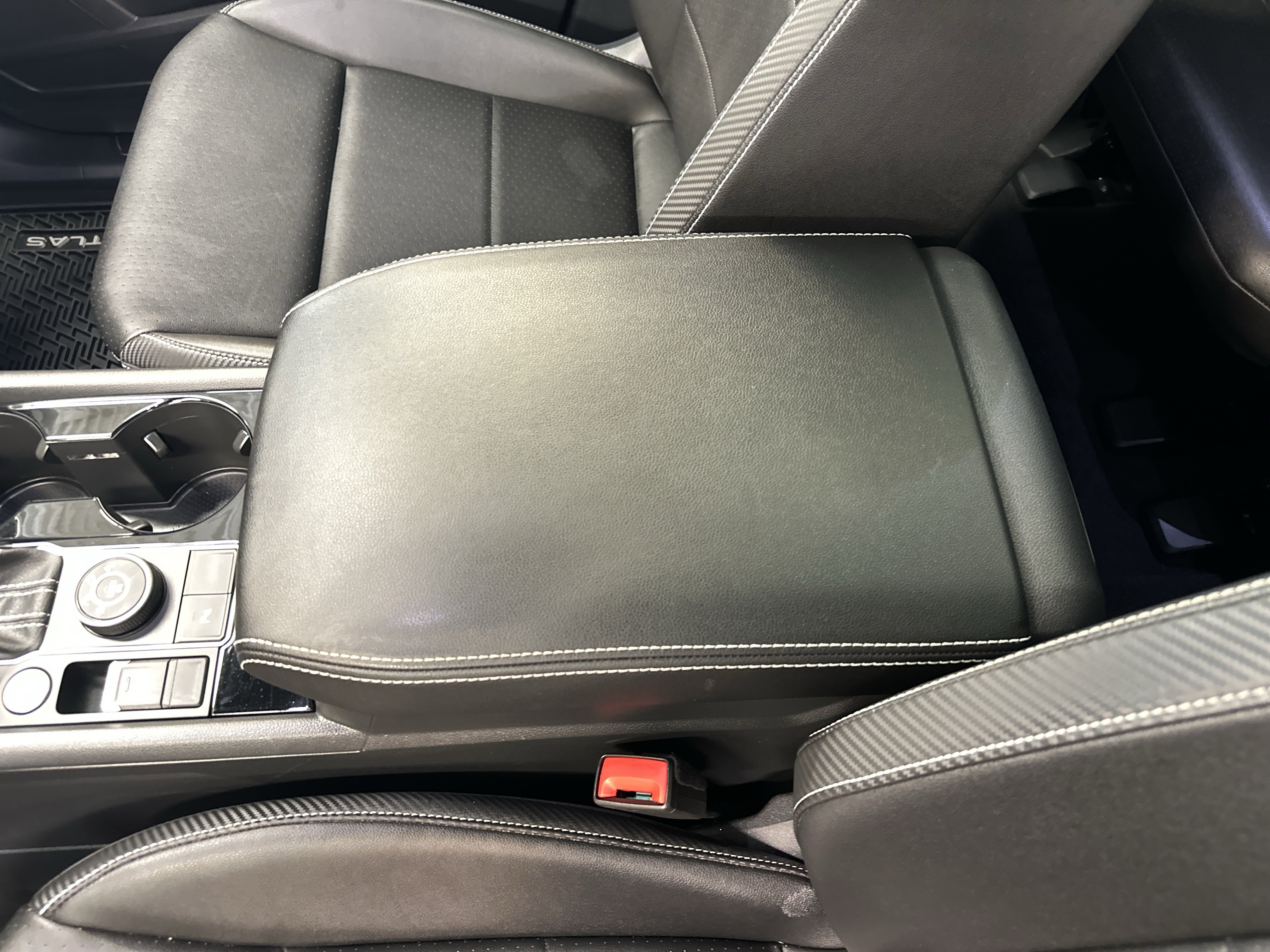 Used 2023 Volkswagen Atlas Cross Sport SEL image 31