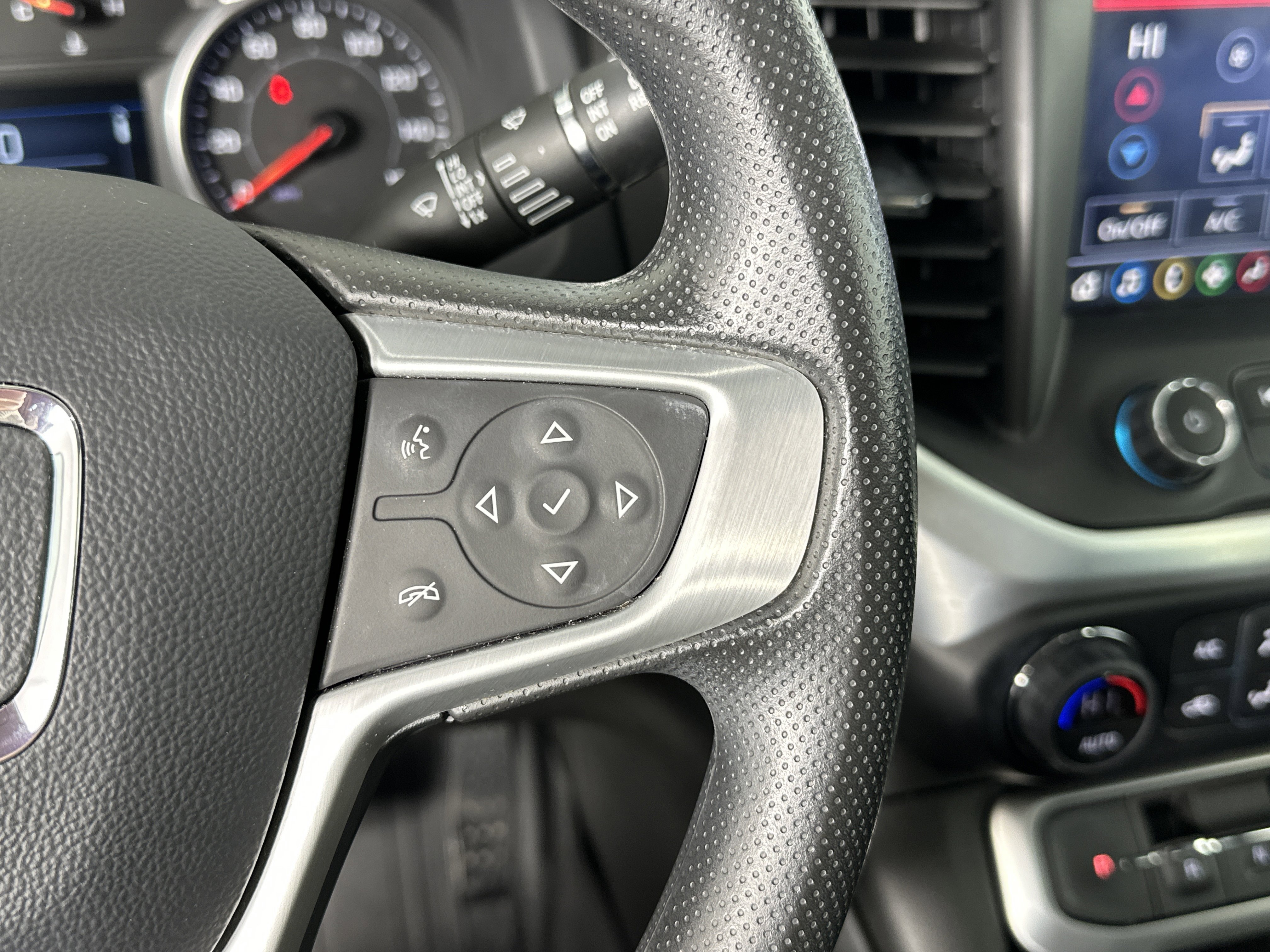 Used 2023 GMC Acadia SLE w/ Driver Convenience Package image 34