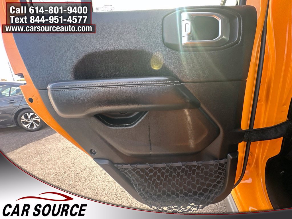 Used 2018 Jeep Wrangler Unlimited Sahara w/ Uconnect 4C Nav & Sound Group AWD/4WD image 27