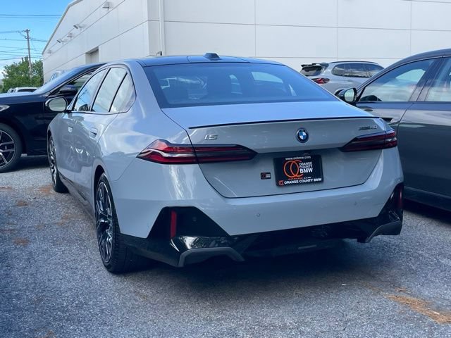 Certified 2025 BMW i5 xDrive40 w/ M Sport Package AWD/4WD image 5