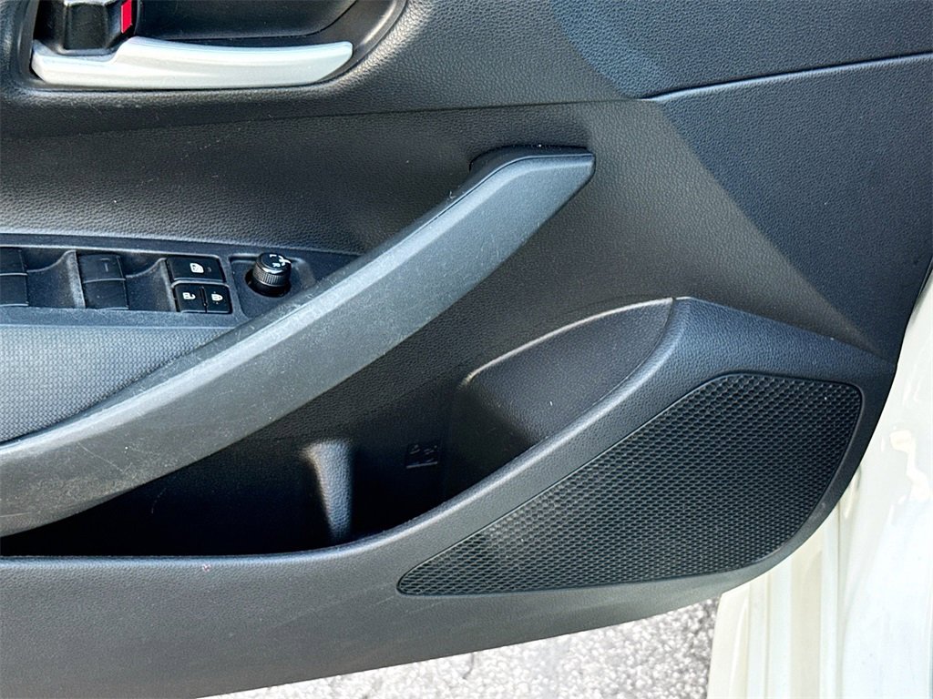 Used 2021 Toyota Corolla LE image 19