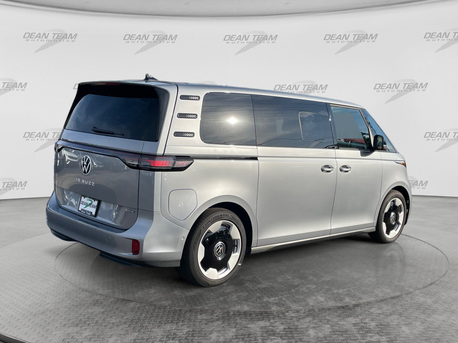 Used 2025 Volkswagen ID. Buzz Pro S Plus AWD/4WD image 9