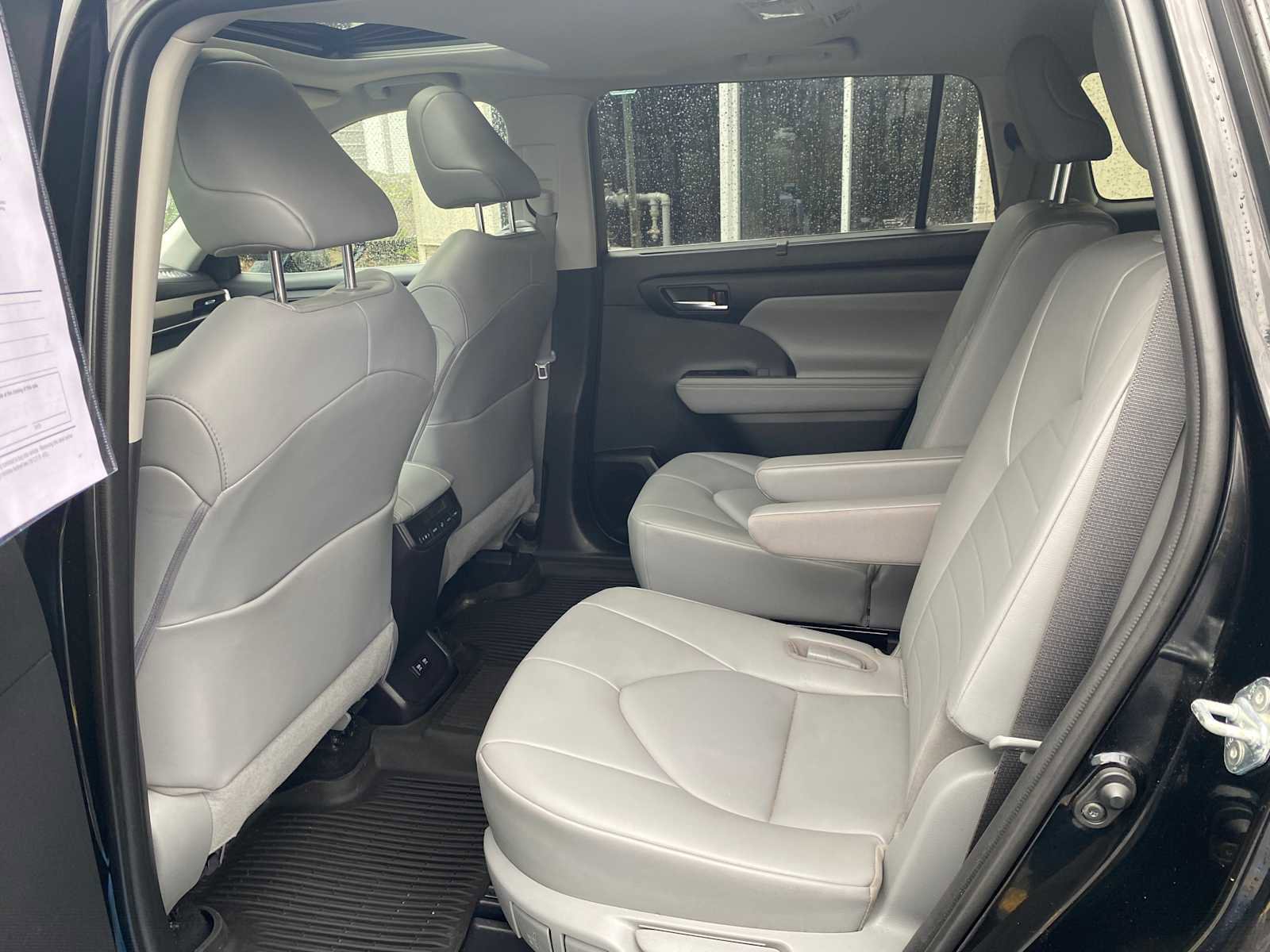 Used 2020 Toyota Highlander XLE AWD/4WD image 10