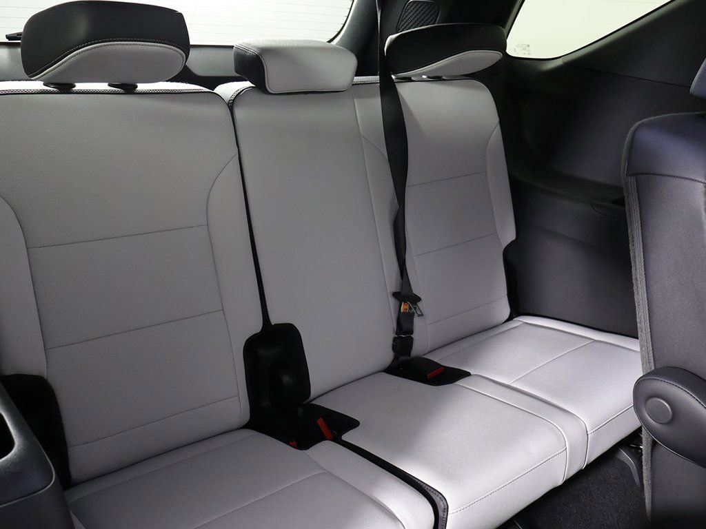 Used 2025 Chevrolet Traverse High Country w/ LPO, Cargo Package image 37