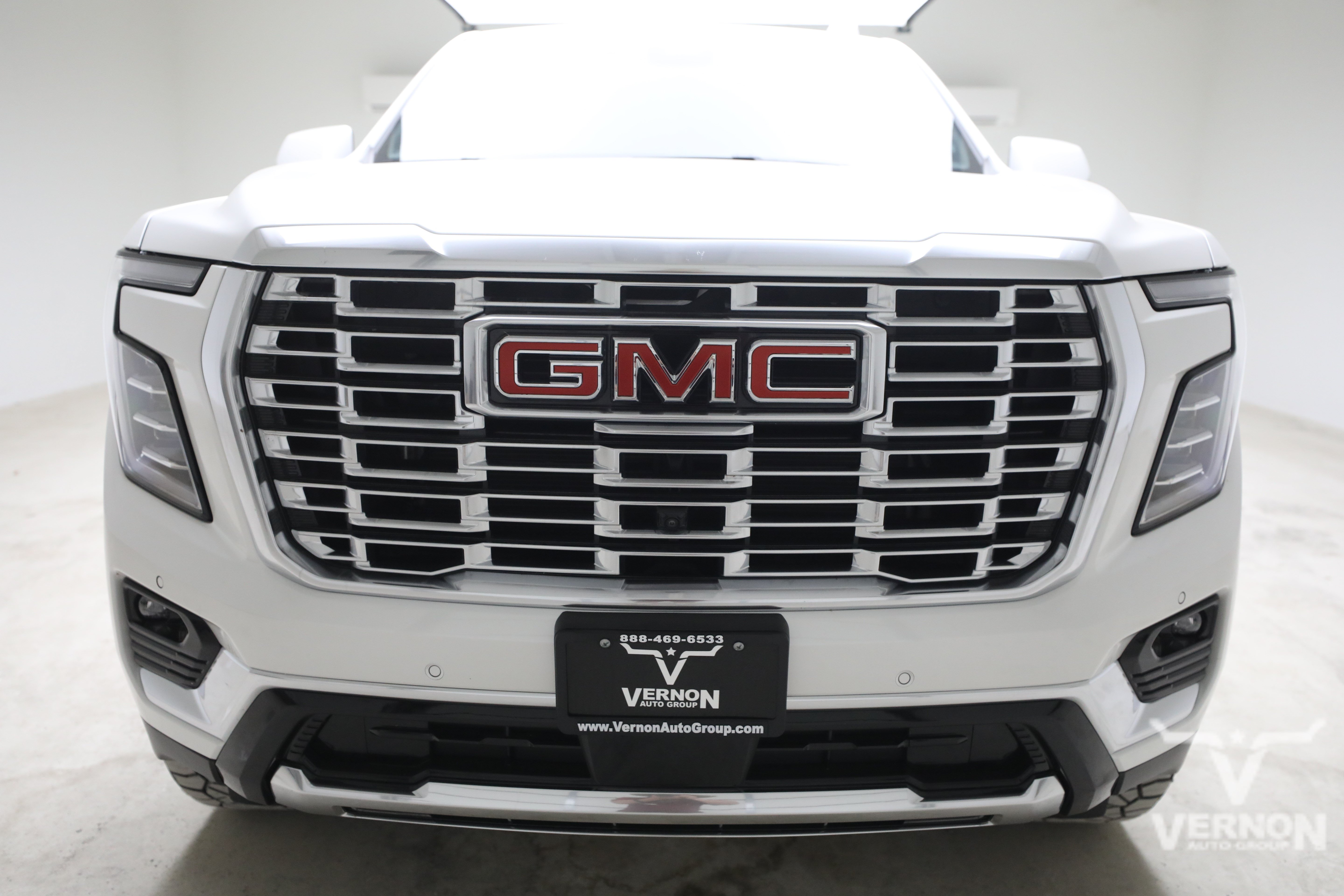 Used 2025 GMC Yukon Denali w/ Sun & Power Step Package AWD/4WD image 8