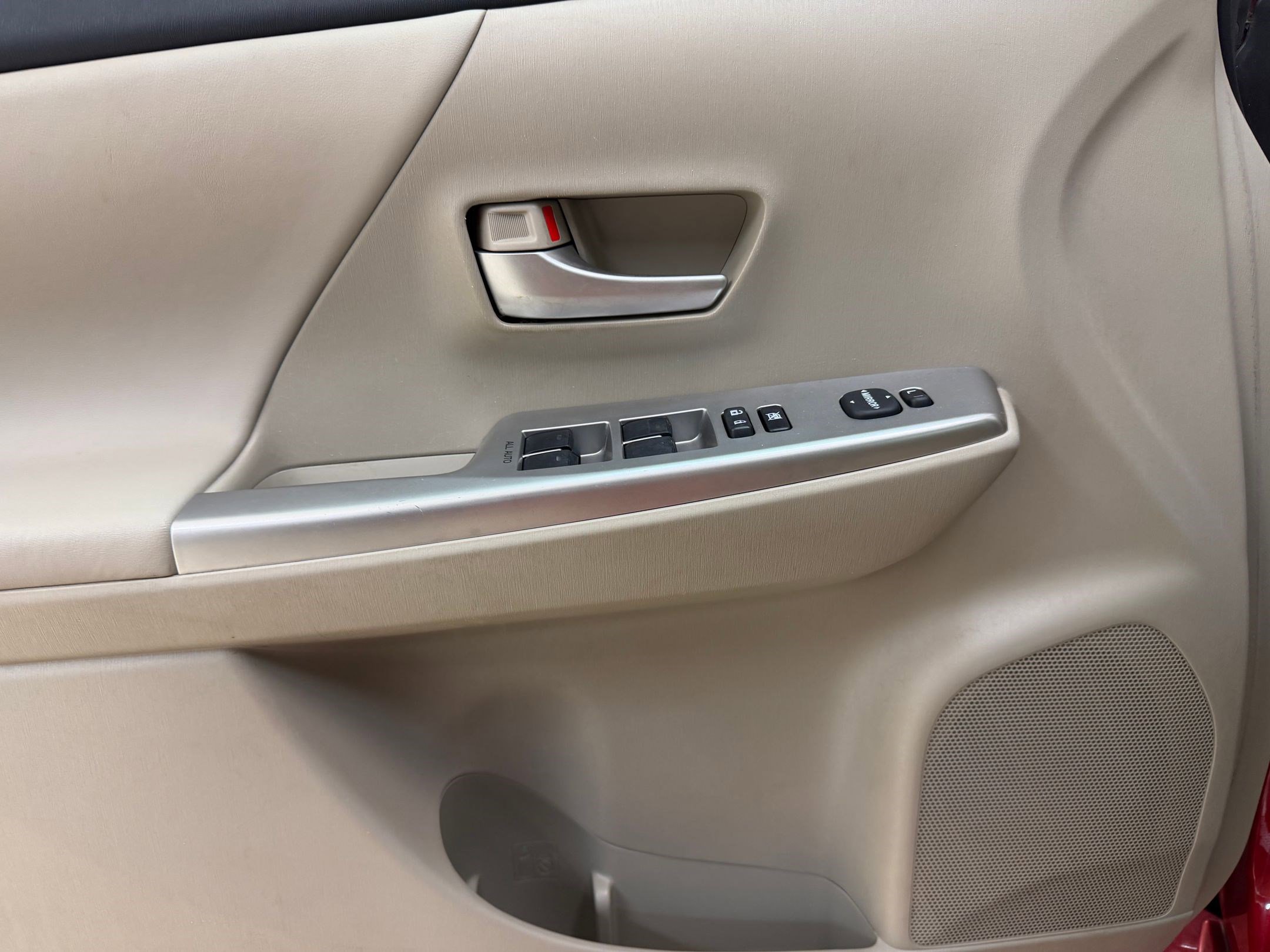 Used 2012 Toyota Prius V Five image 13