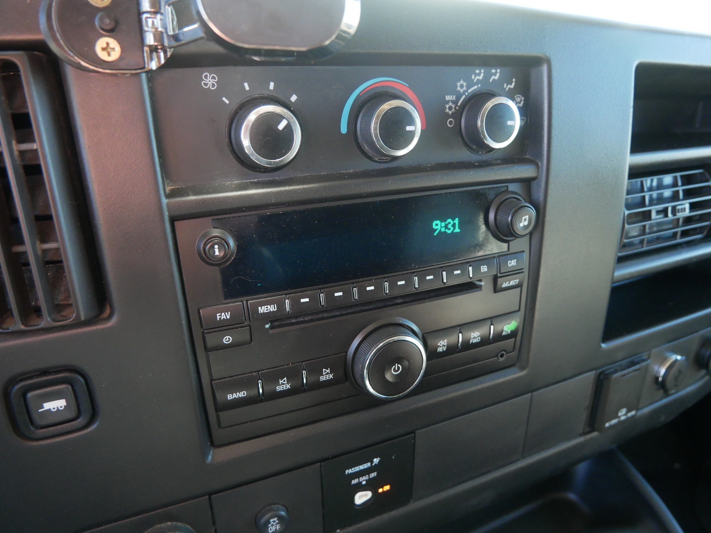 Used 2017 Chevrolet Express 2500 RWD image 31