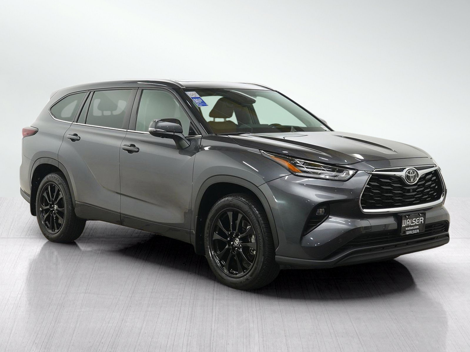 Used 2024 Toyota Highlander Limited AWD/4WD image 9