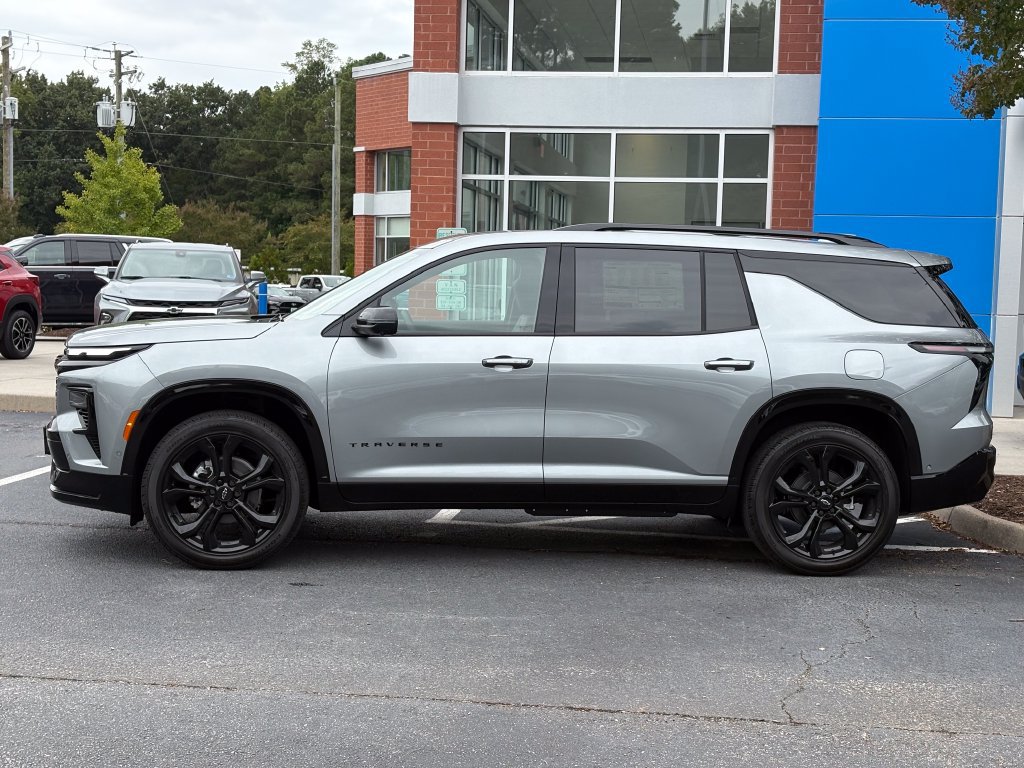 New 2027 Chevrolet Traverse RS w/ LPO, Floor Liner Package FWD image 2