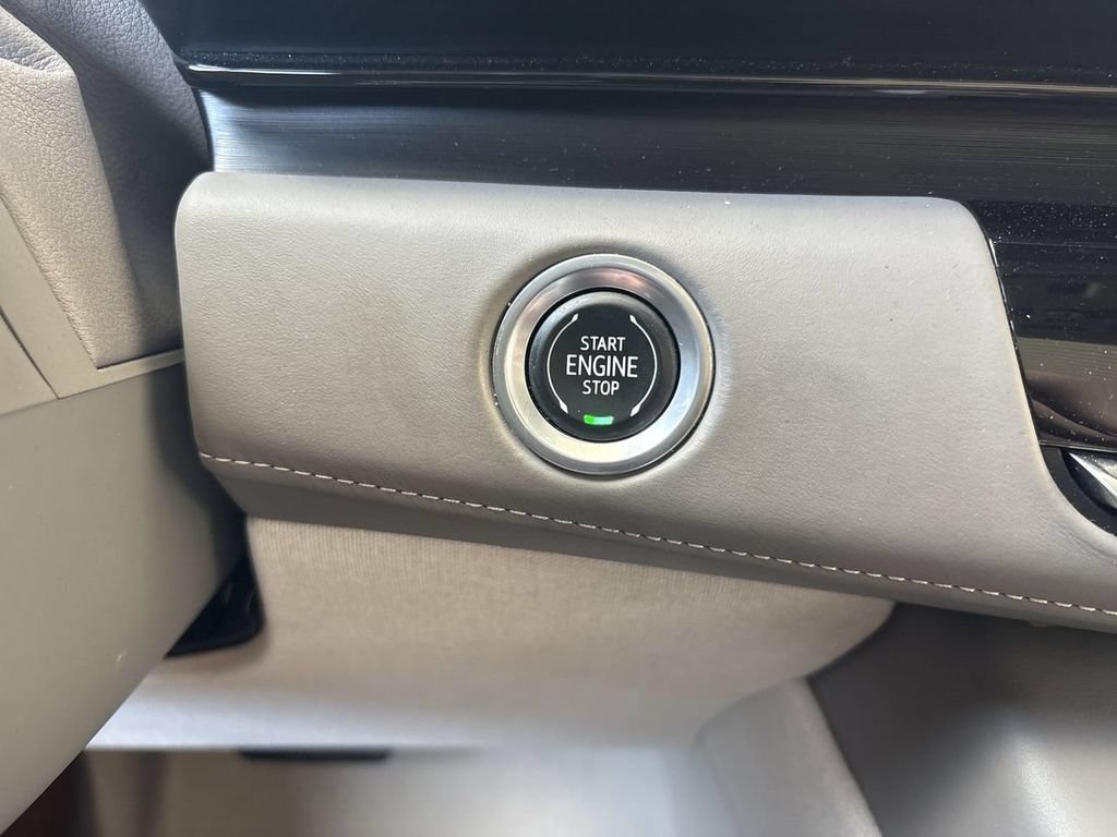 Certified 2021 Cadillac Escalade Premium Luxury Platinum AWD/4WD image 17