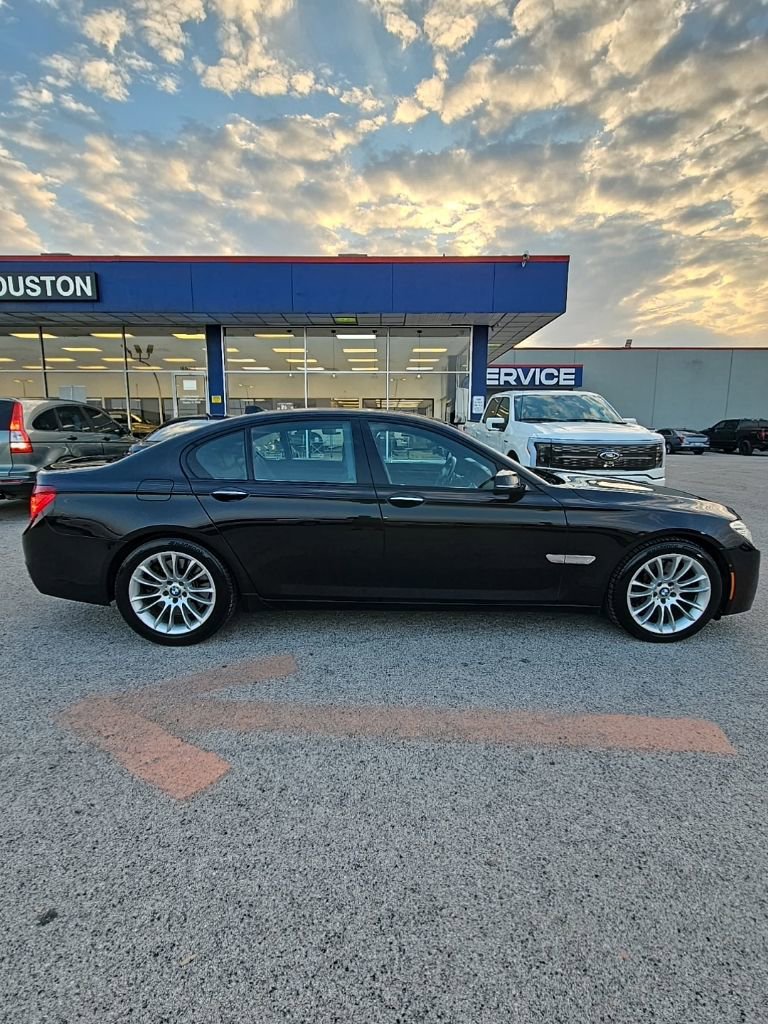 Used 2015 BMW 750i image 8