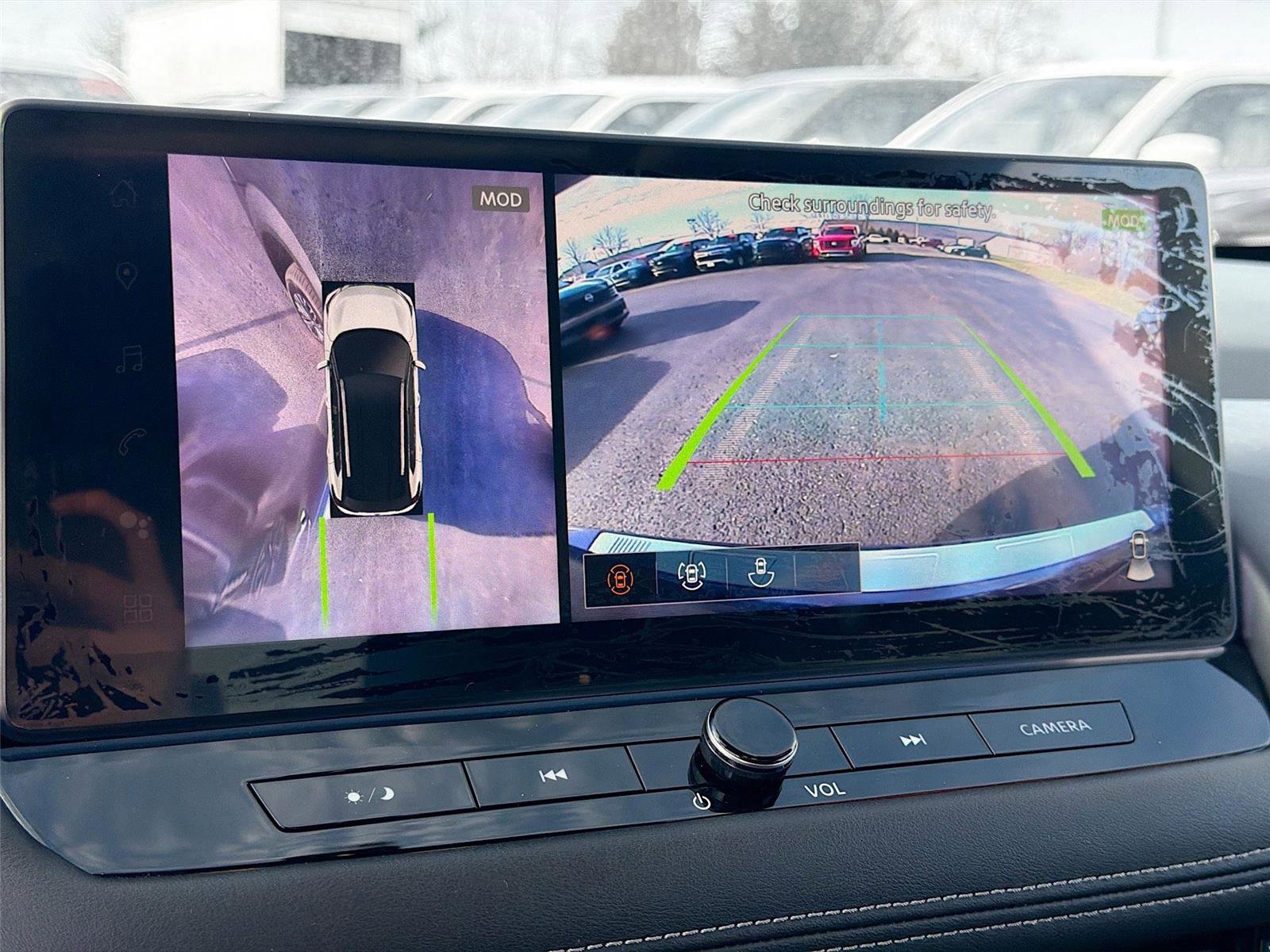 Used 2025 Nissan Rogue SL w/ Tech Package image 17