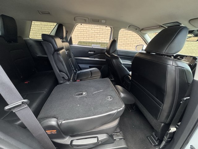 Used 2023 Nissan Pathfinder SL AWD/4WD image 22