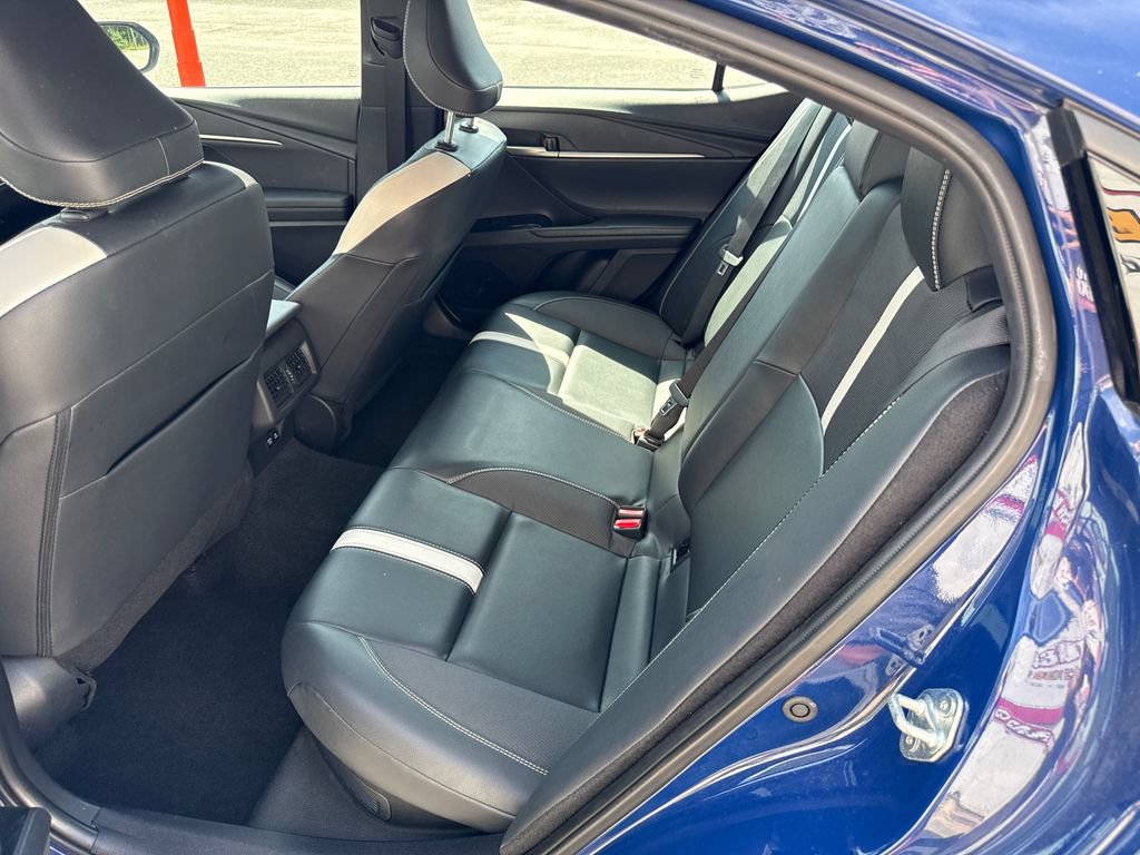 Used 2025 Toyota Camry SE FWD image 11