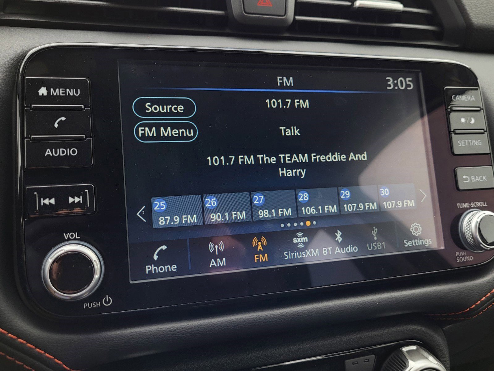 New 2025 Nissan Versa SR w/ Trunk Package image 21