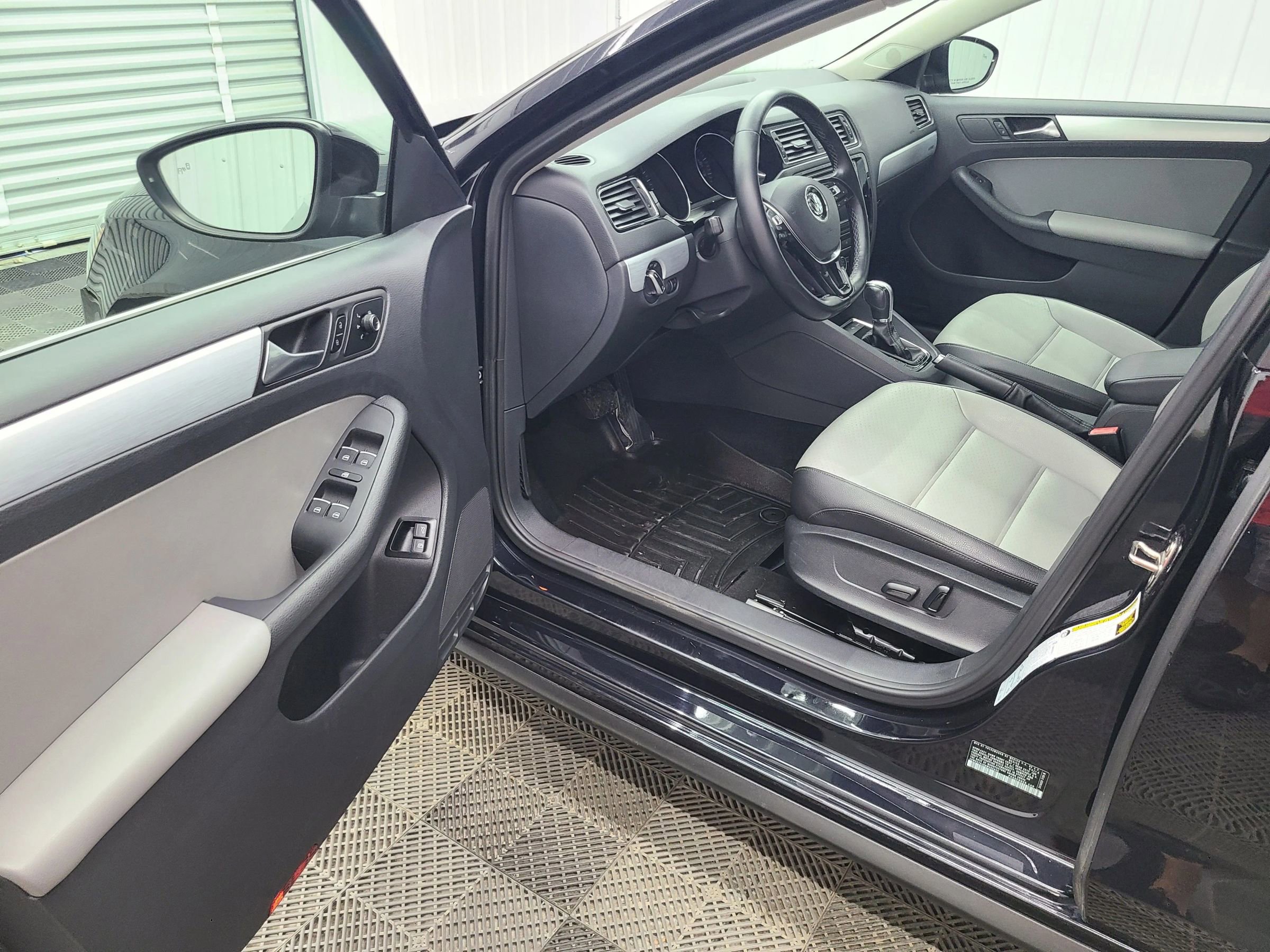 Used 2016 Volkswagen Jetta SEL Premium image 21