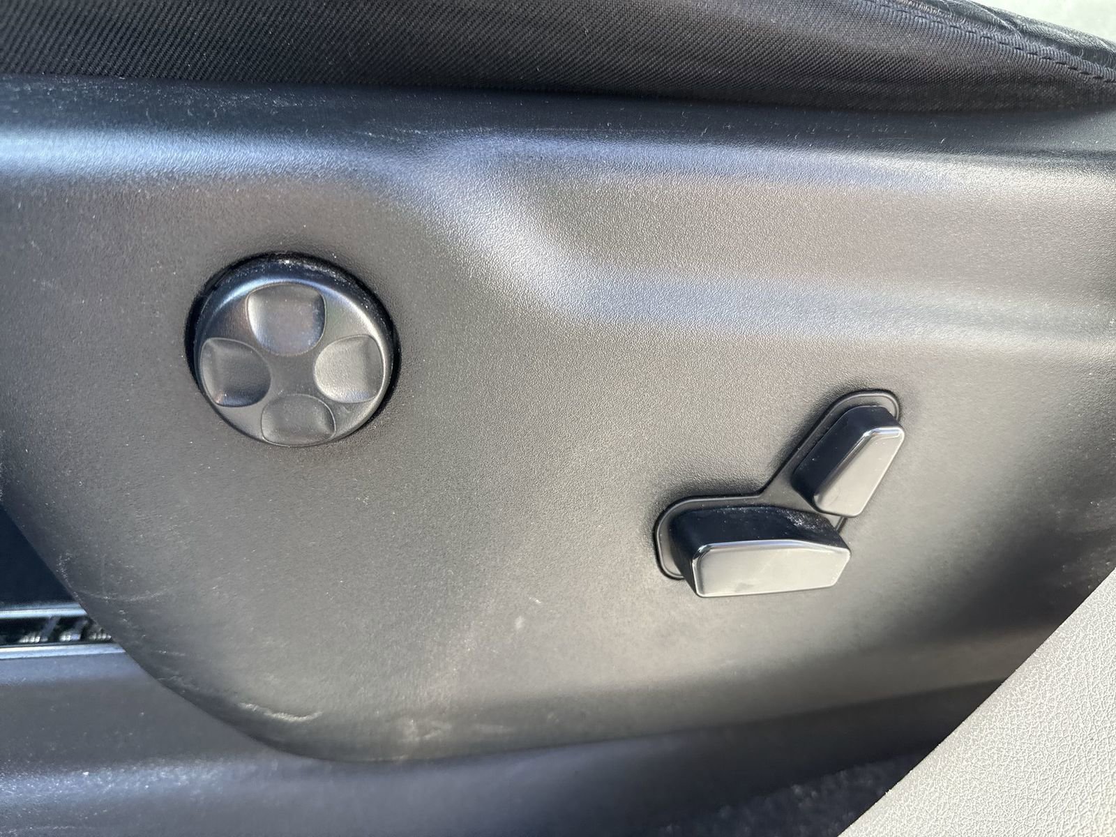 Used 2021 Jeep Grand Cherokee Limited image 12