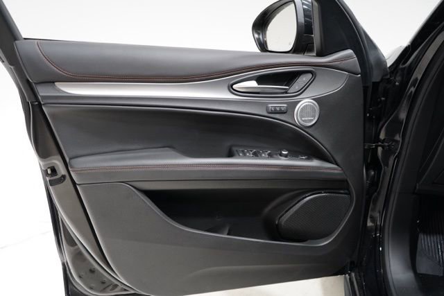 New 2025 Alfa Romeo Stelvio Sprint image 18