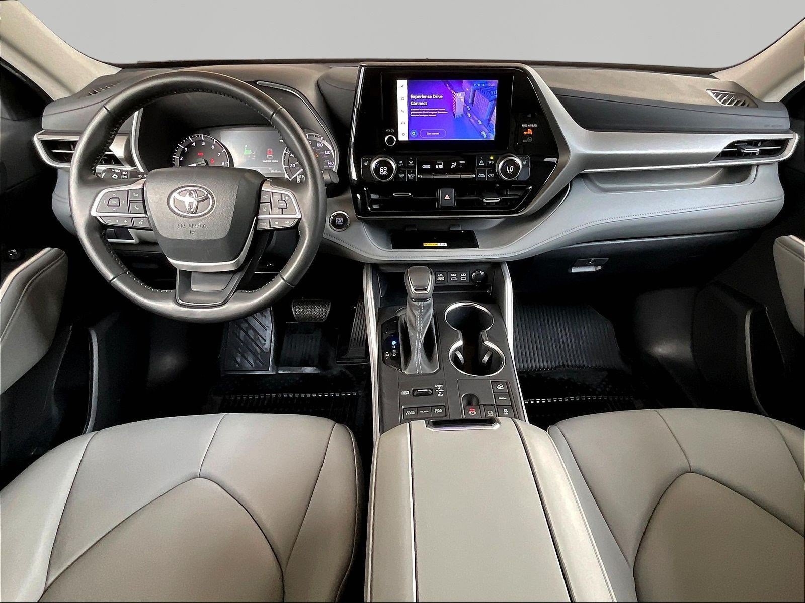 Used 2023 Toyota Highlander XLE AWD/4WD image 7