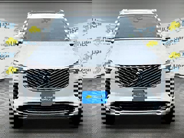 Used 2025 Volvo XC90 B6 Plus image 3