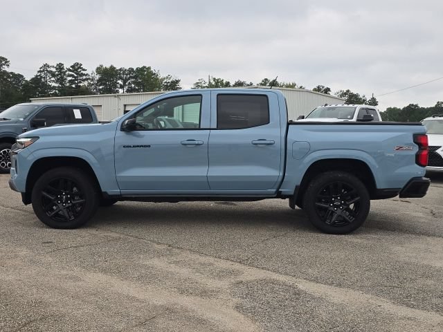 Used 2025 Chevrolet Colorado Z71 w/ Technology Package AWD/4WD image 2