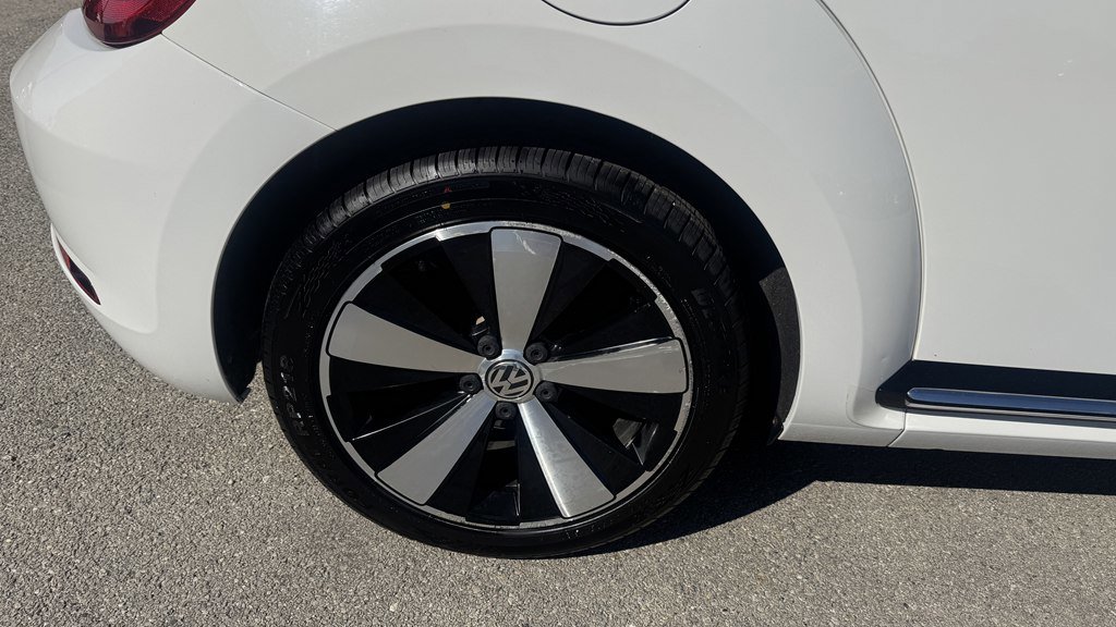 Used 2014 Volkswagen Beetle R-Line FWD image 13