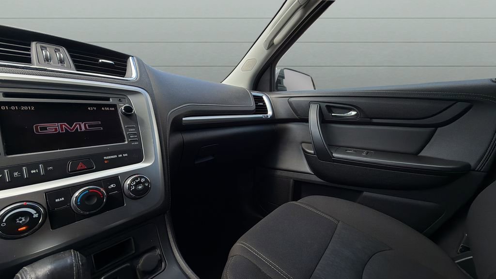 Used 2016 GMC Acadia SLE image 18